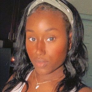 Meet your Posher, Monique